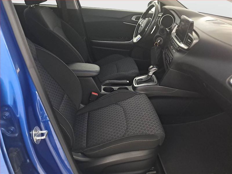 Kia Ceed (2018) 1.4 T-GDI, Automat, Navi - fotka 9 z 19