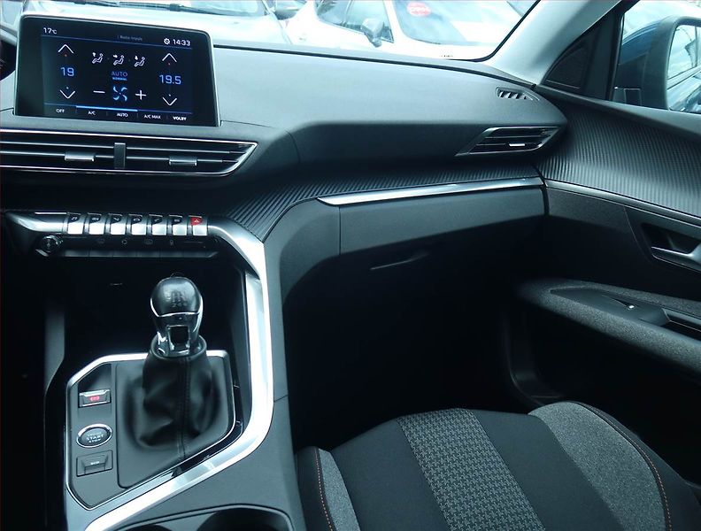 Peugeot 3008 (2021) 1.2 PureTech, Serv.kniha - fotka 8 z 16