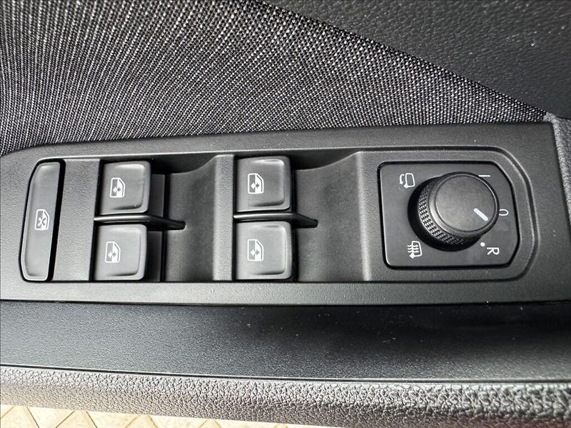 Škoda Kamiq 1,5 TSI STYLE DPH 1maj původČR - fotka 23 z 50