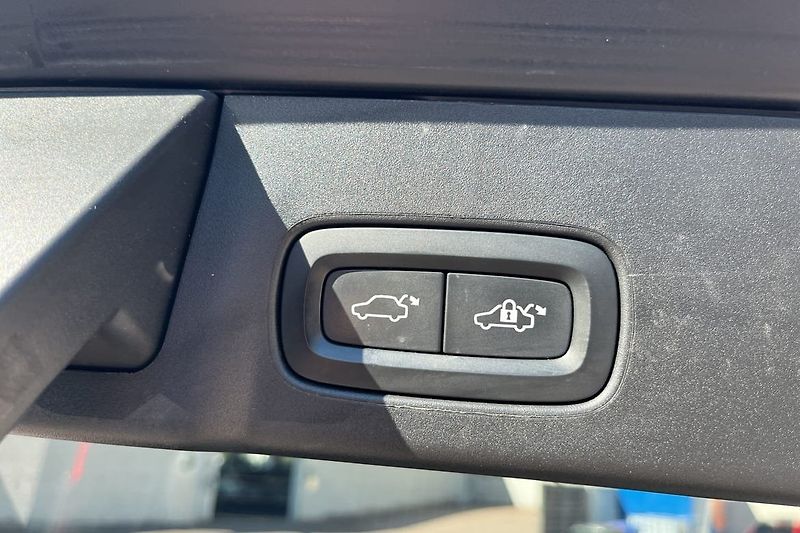 Volvo V90 Recharge T6 AWD Kamera Tažné - fotka 13 z 13