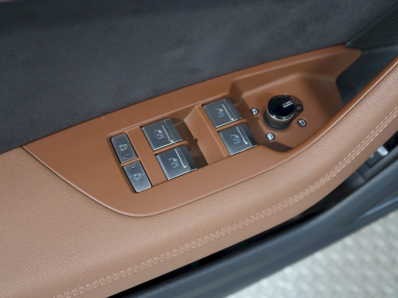 Audi A6 (2019) 50TDI 210KW 4x4 WEBASTO TAŽNÉ - fotka 33 z 38