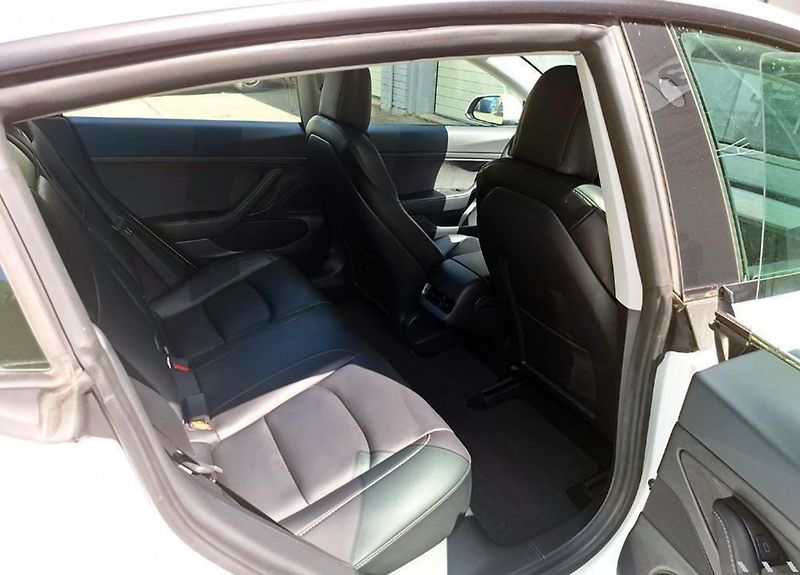 Tesla Model 3 (2021) Standard Range Plus - fotka 7 z 9