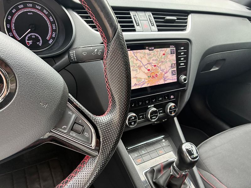Škoda Octavia 2.0 TDI 135 kW RS ČR - fotka 24 z 30