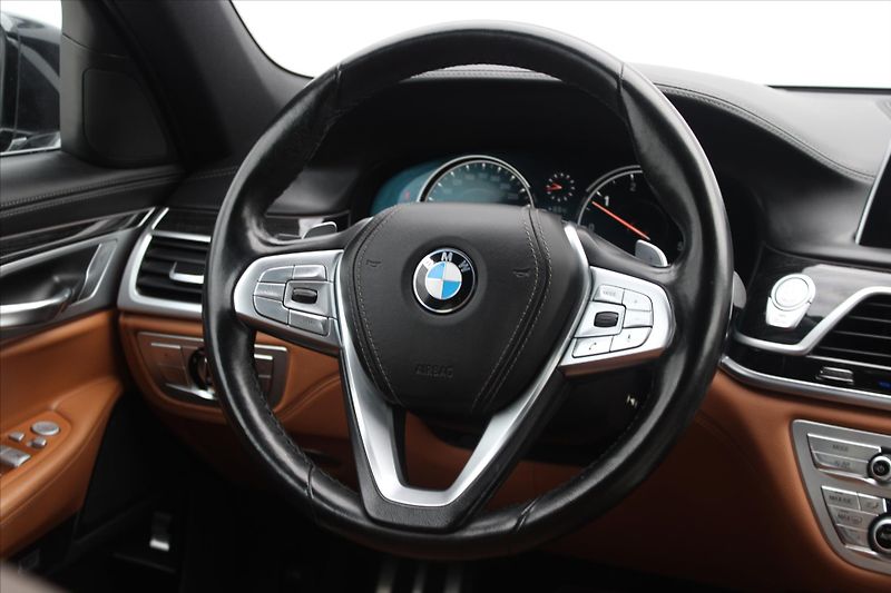 BMW Řada 7 730d xDrive M PAKET DPH ČR - fotka 27 z 29
