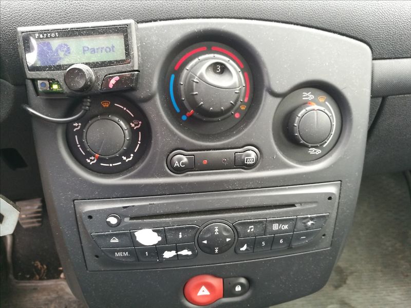Renault Clio 1,5 dCi klima kombi - fotka 7 z 15