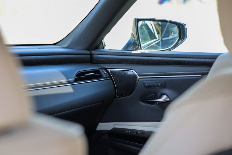 Lexus ES 300h 300H 2,5 HEV LUXURY - fotka 14 z 40