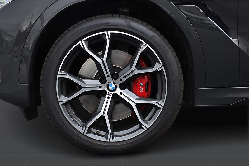 BMW X6 M50i - fotka 7 z 15