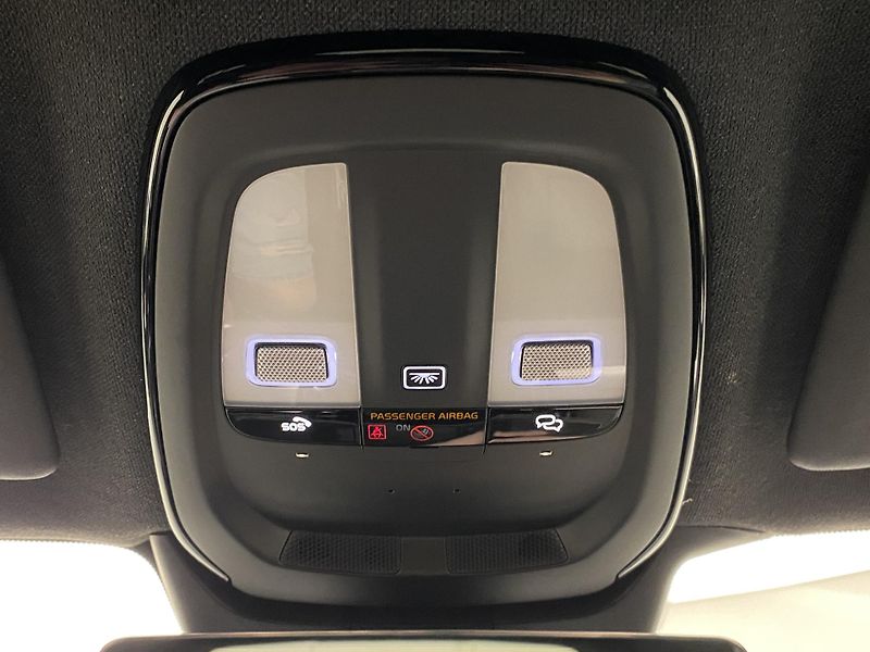 Volvo XC40 B3 AUT DARK PLUS - fotka 37 z 62