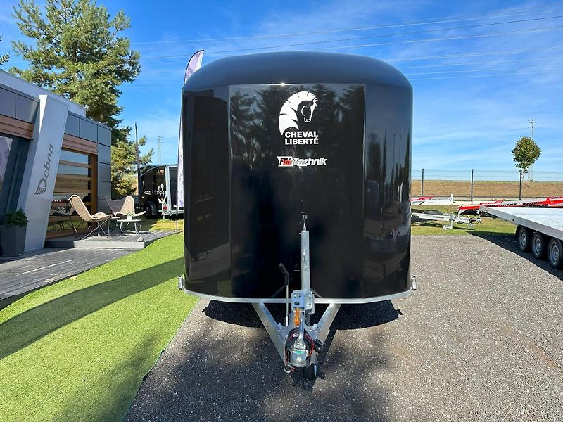Cheval Liberté (2026) MAXI 3 ČERNÝ - fotka 4 z 28