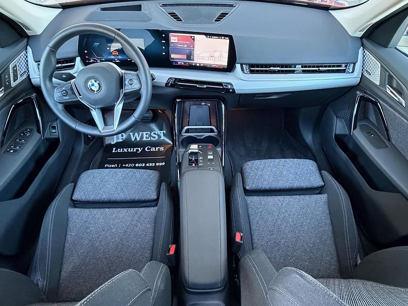 BMW X1 (2025) xDrive 20d PANORAMA Tažné HUD - fotka 14 z 40