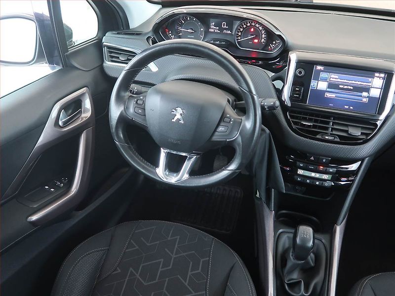 Peugeot 2008 (2016) 1.2 PureTech, Tempomat - fotka 7 z 12