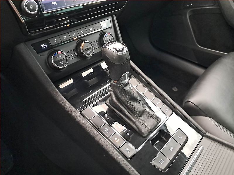 Škoda Superb (2016) Laurin&Klement 2.0 TDI 4x4 - fotka 17 z 18