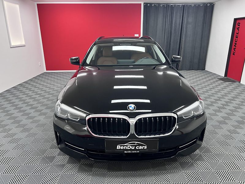 BMW Řada 5 520 d Xdrive 140 kW Premium - fotka 2 z 37