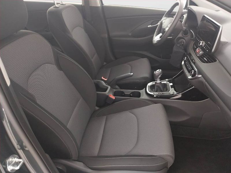 Hyundai i30 (2025) 1.0 T-GDI, COMFORT - fotka 9 z 18