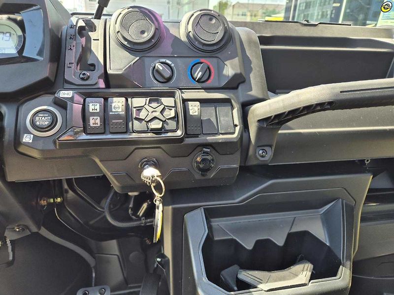 Can-Am Traxter HD 10 PRO (2025) Traxter XU HD10 T ABS - fotka 18 z 20