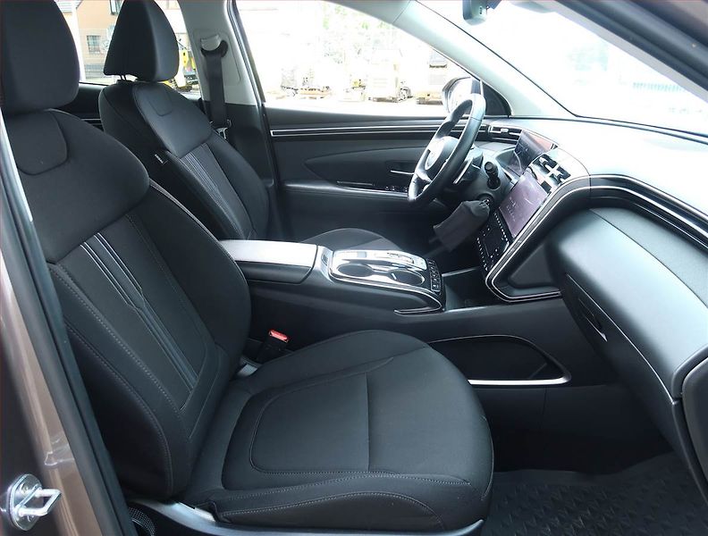 Hyundai Tucson (2021) 1.6 T-GDI HEV - fotka 9 z 23