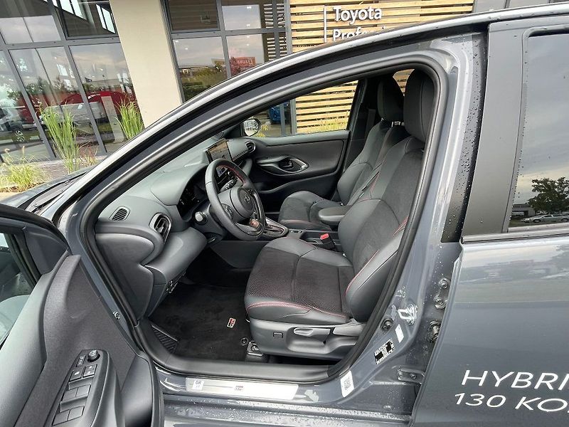 Toyota Yaris 1.5.Hybrid 130 HP GR Sport - fotka 14 z 27