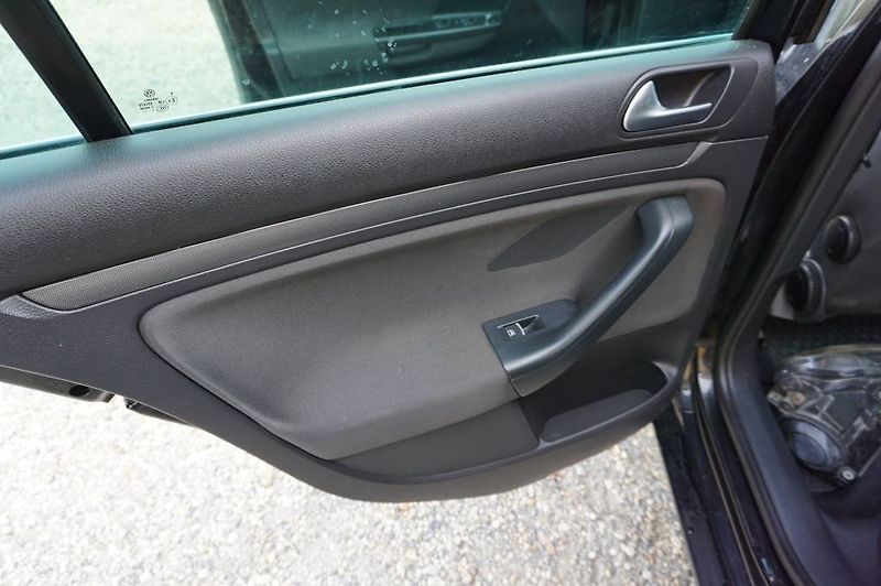 Volkswagen Golf Variant (2011) 2,0 - fotka 10 z 25