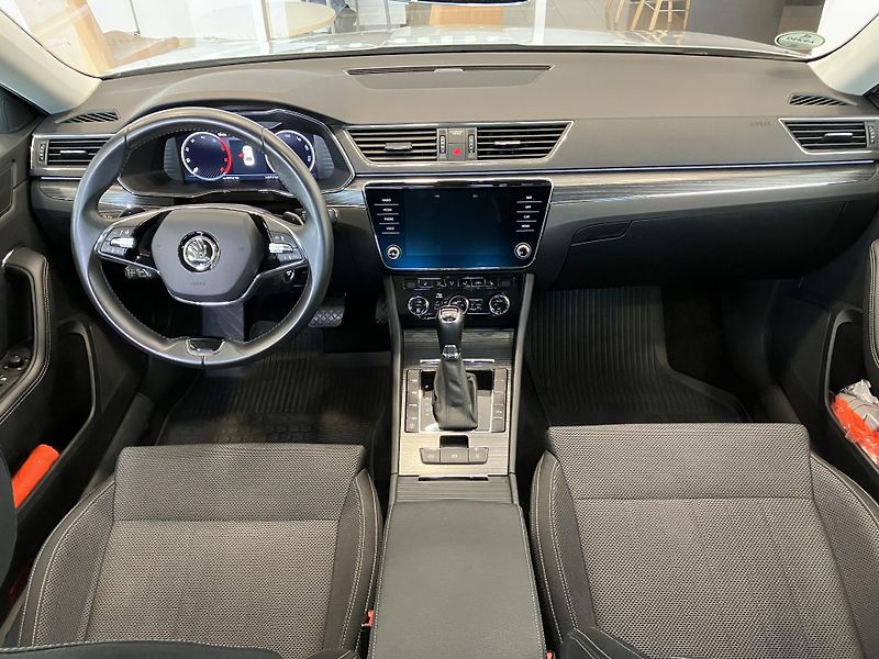 Škoda Superb  2.0 TDI 110kW Style DSG AT7 - fotka 15 z 38