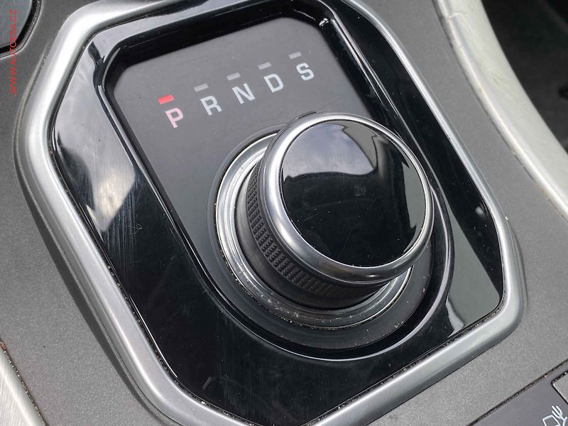 Land Rover Range Rover Evoque (2018) 2.0 Si4 4x4, AT, navi, kamera - fotka 14 z 18