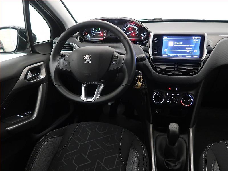 Peugeot 2008 (2019) 1.2 PureTech, ČR,1.maj - fotka 7 z 14