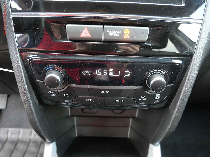 Suzuki Vitara (2017) 1.6 VVT, Comfort, kamera, - fotka 15 z 23