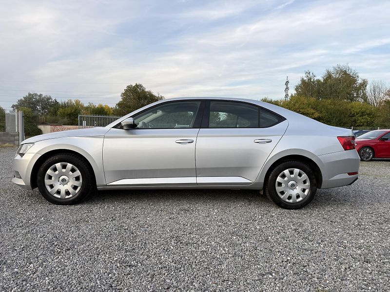 Škoda Superb 1.6TDi Ambition 88kW ČR - fotka 8 z 19