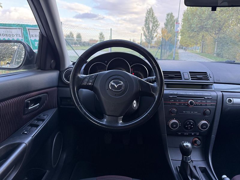 Mazda 3 2.0 Sport - fotka 24 z 32