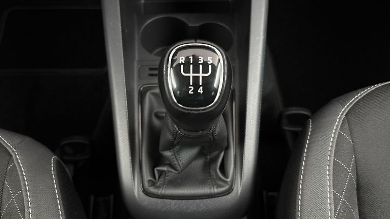 Škoda Fabia 1.0 TSI Ambition Combi - fotka 23 z 23