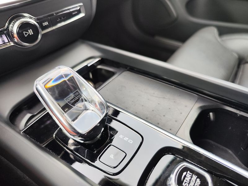 Volvo V60 B4/145kW AWD Auto Plus My24 - fotka 26 z 36