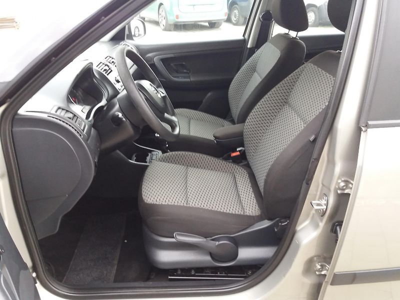 Škoda Fabia 1.2TSi,77kW,DSG,DIG.KLIM,VÝHŘE - fotka 16 z 36