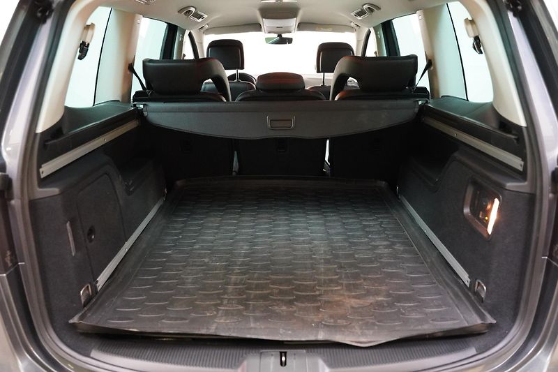 Seat Alhambra - fotka 25 z 31