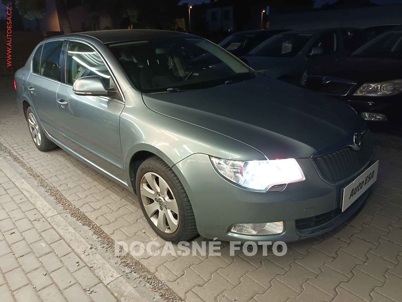 Škoda Superb (2011) 2.0 TDi, ČR, servis.kniha - fotka 2 z 3