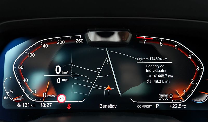 BMW X5 40i xDrive/340 PS/tažné/panora - fotka 38 z 47