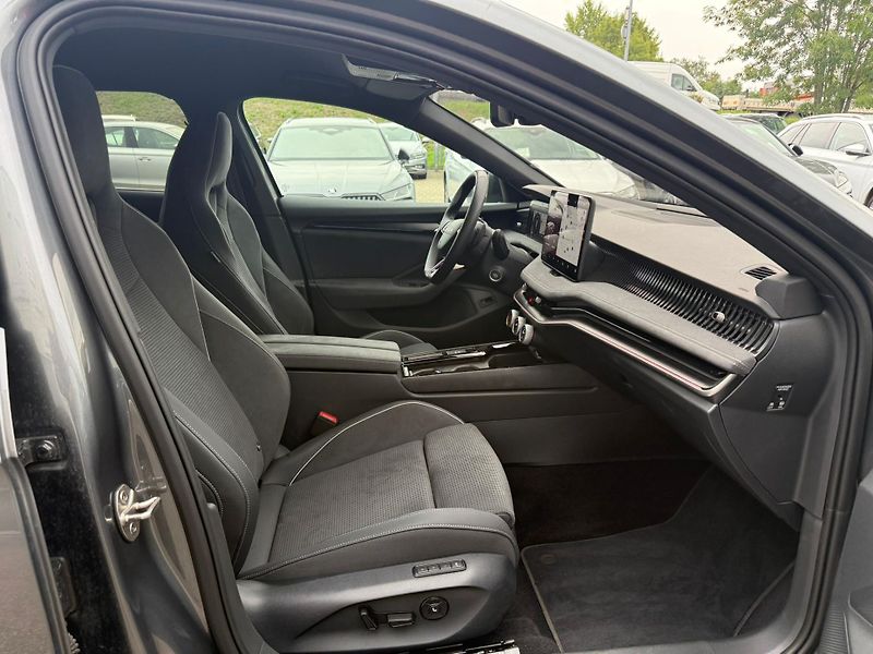 Škoda Superb Sportline 2.0 TDI 110KW DSG Co - fotka 9 z 29