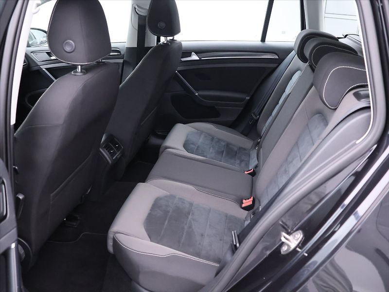 Volkswagen Golf 1,4 TSI Highline Serv.kniha - fotka 13 z 25
