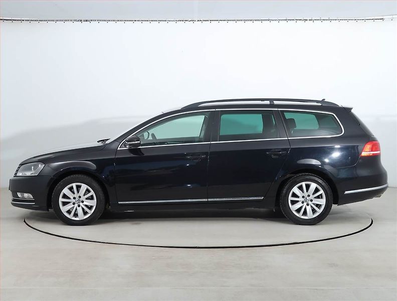 Volkswagen Passat (2013) 2.0 TDI, Navi, Tempomat - fotka 3 z 21