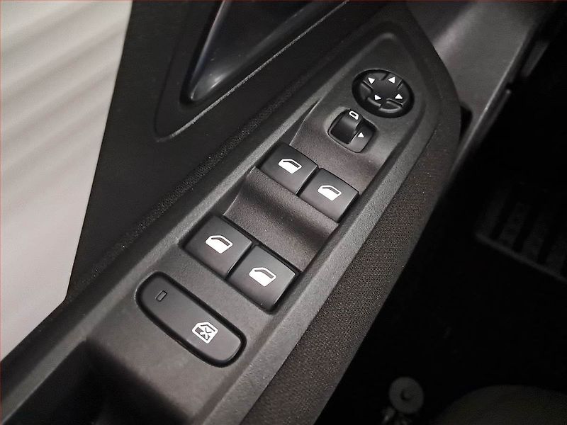 Citroën C4 (2021) 1.2 PureTech, ČR,1.maj - fotka 16 z 17