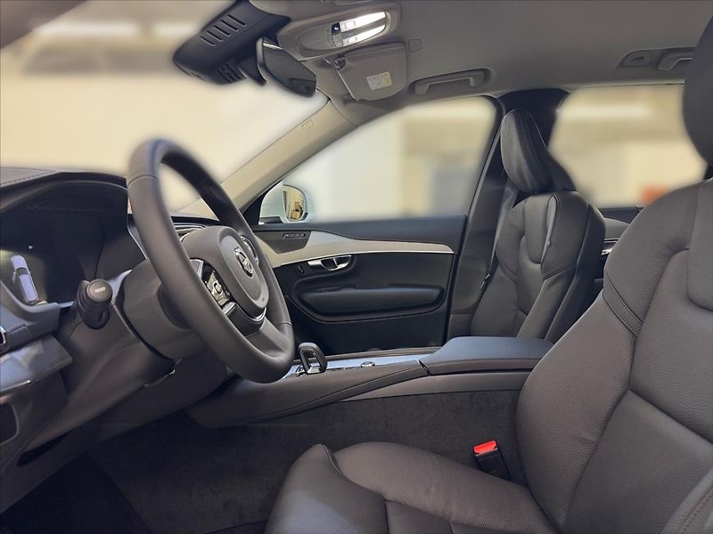 Volvo XC90 (2024) 2,0 B5 AWD PLUS Bright - fotka 7 z 15
