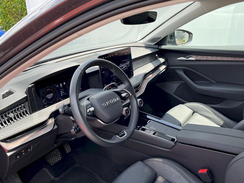 Škoda Superb (2025) 2.0 TDI 142kW 4x4 L&K Combi DS - fotka 7 z 32