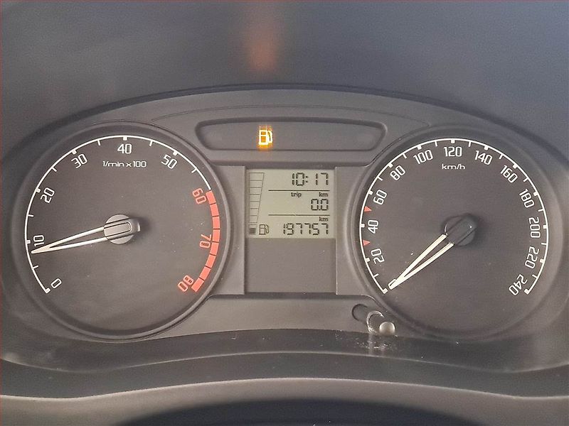 Škoda Fabia (2009) Ambition 1.4 16V - fotka 11 z 15