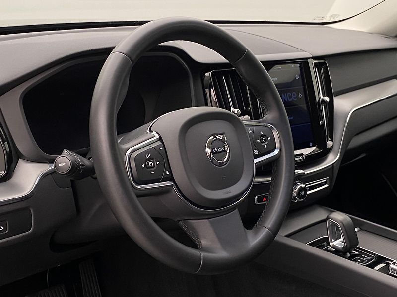 Volvo XC60 B4 CORE AUT CZ - fotka 18 z 45