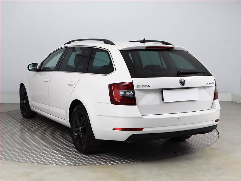 Škoda Octavia (2018) 1.5 TSI, Navi, Tempomat - fotka 4 z 17