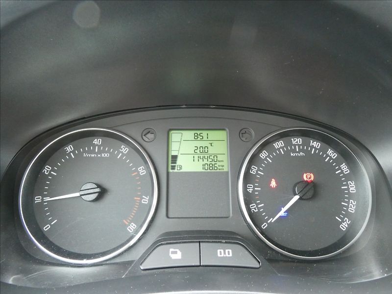 Škoda Fabia 1,2 TSi 63kW 2x kola, klima - fotka 26 z 38