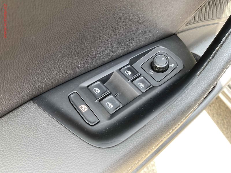Volkswagen Passat (2015) 2.0 TDi, AC, výhřev sed. - fotka 13 z 19