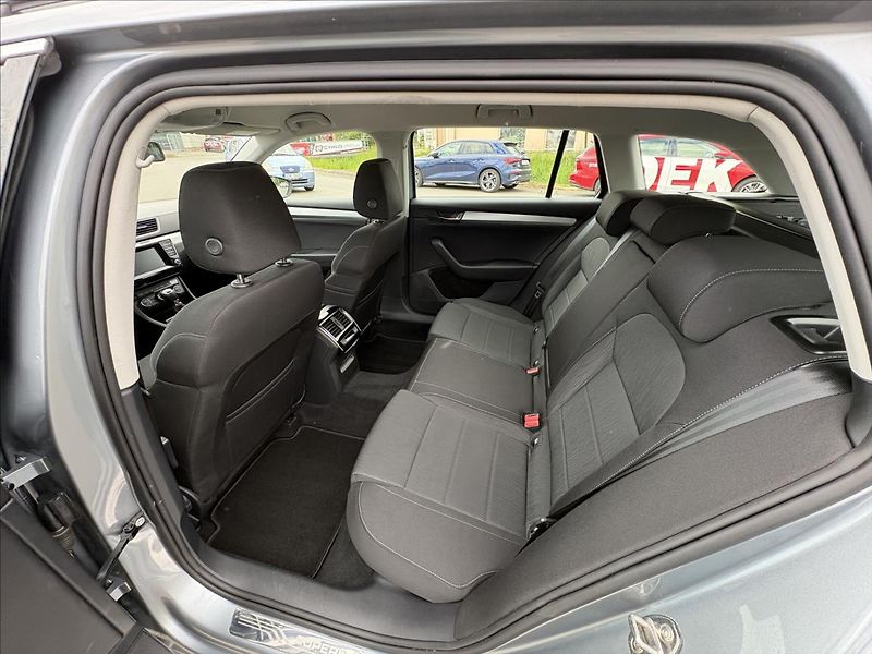 Škoda Superb 1,6 TDi 88kW Xenon,ACC,Výhřev - fotka 26 z 36