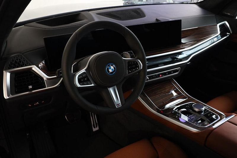 BMW X5 xDrive50e - fotka 2 z 18