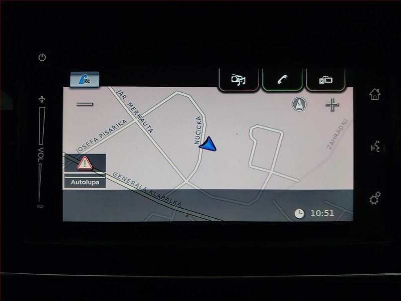 Suzuki Vitara (2018) 1.6 VVT, Kůže, Navi, Tempomat - fotka 19 z 20