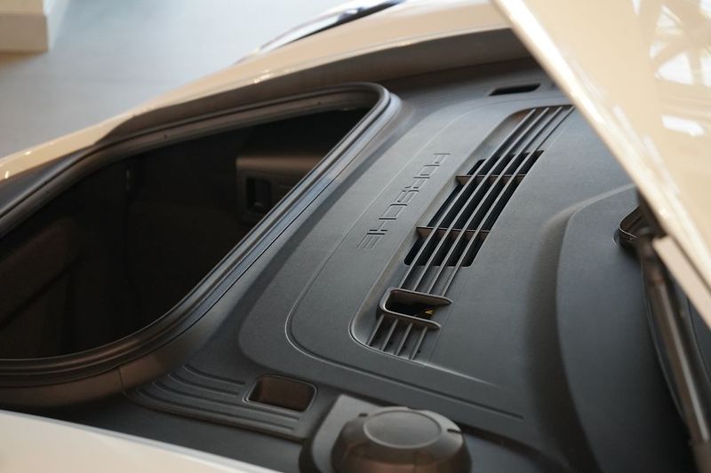 Porsche Boxster Spyder, Burmester, PDLS,Manuál - fotka 23 z 50