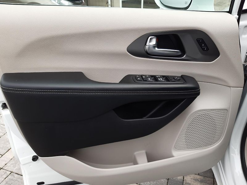 Chrysler Pacifica (2022) 3,6L V6,Top výbava, REZERVACE - fotka 24 z 50